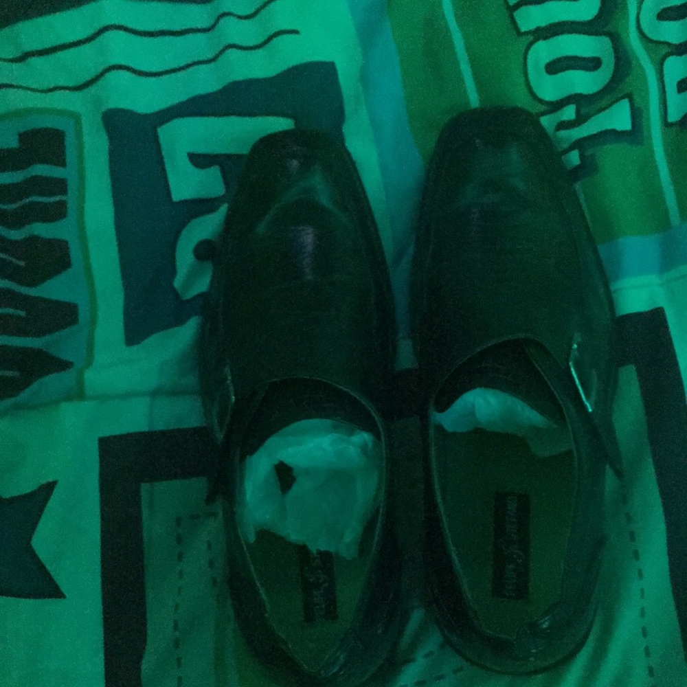 This is a size 9 very good quality shoe